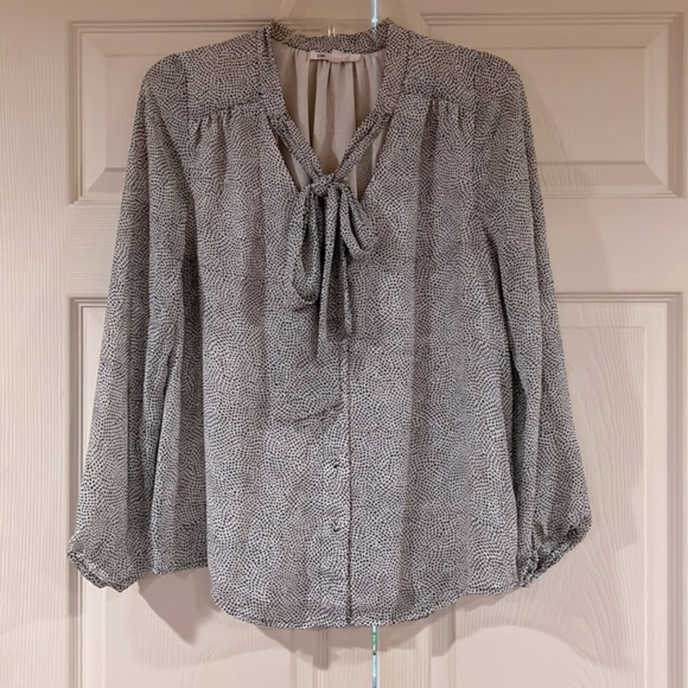 DR2 Button Down Long Sleeve Blouse 💙
